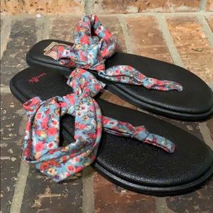 Sanuk sandles.